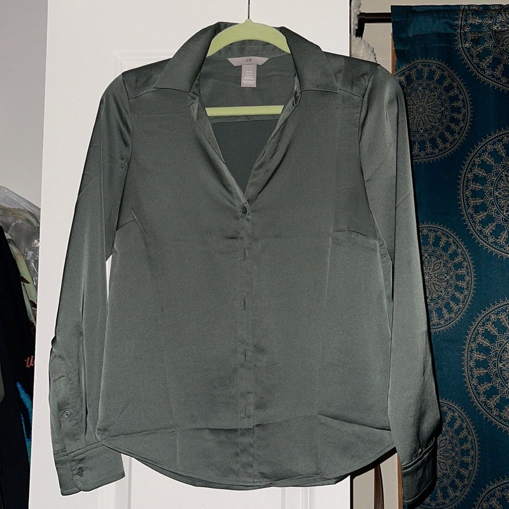 Green V-neck blouse H&M